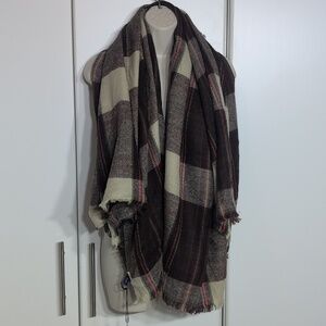 APT.9 Large Scarf Perfect For Fall Season